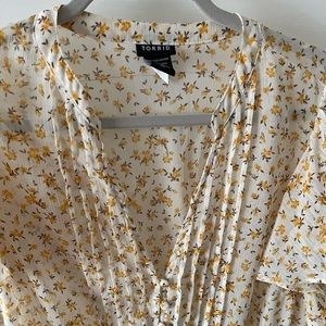 TORRID sheer midi dress with flutter sleeves in yellow floral - New w/o tags